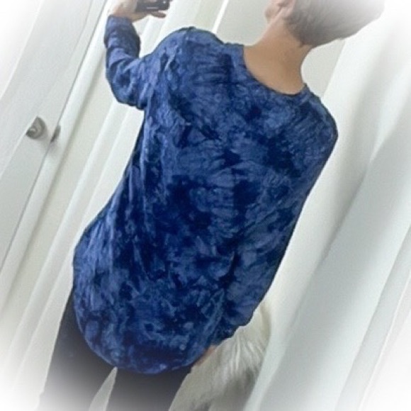💕Beautiful Blue Tie Die High Low Faux Wrap Blouse💕 - Picture 15 of 16